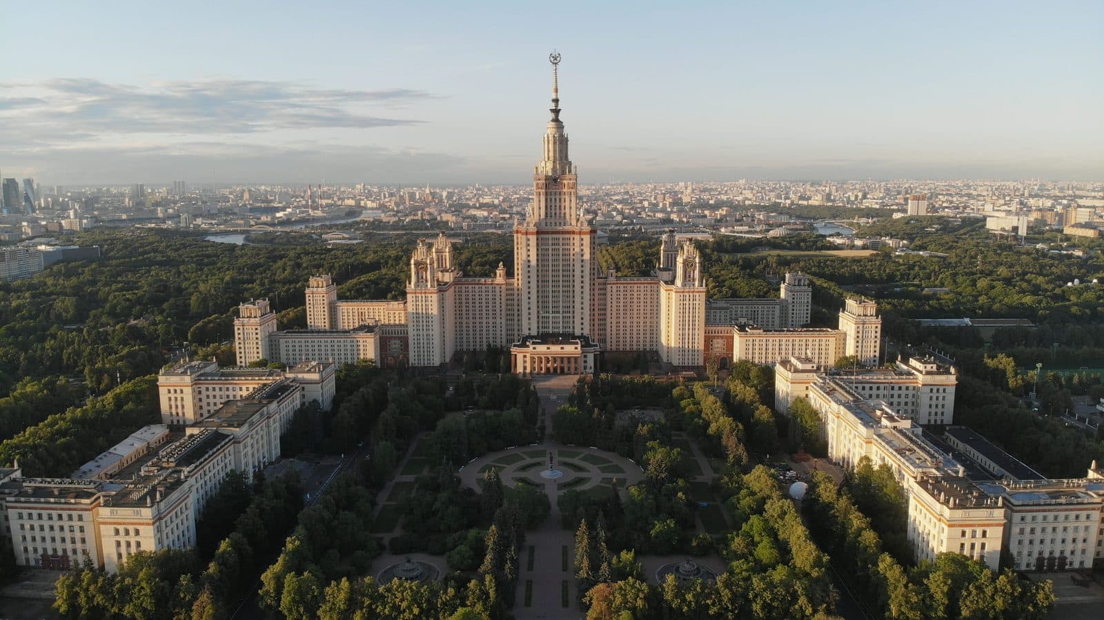 Главное здание МГУ