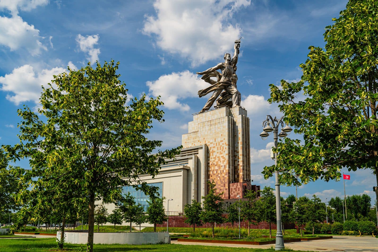 Рабочий и колхозница